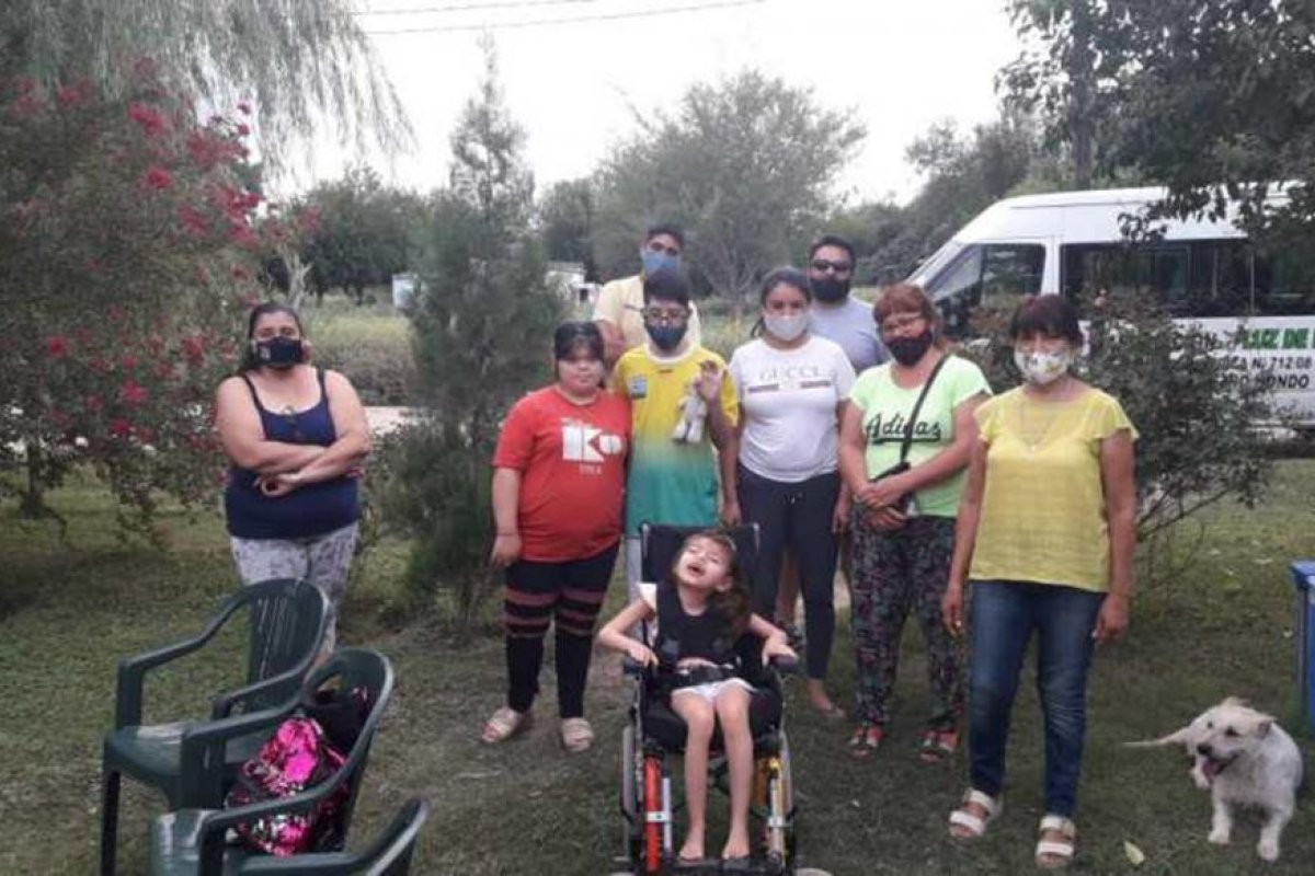 La asociación Luz de Esperanza entregó una silla de ruedas