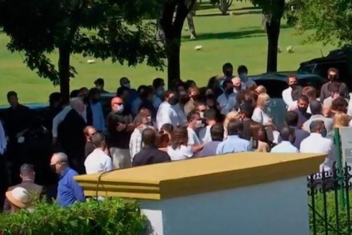 Familiares y amigos despidieron los restos de Jorge Brito