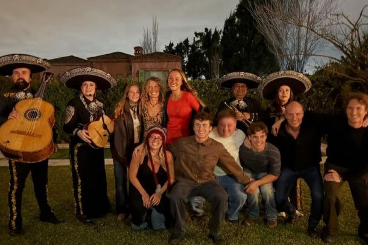 Maru Botana celebra su 57 cumpleaños con fiesta inolvidable y mariachis