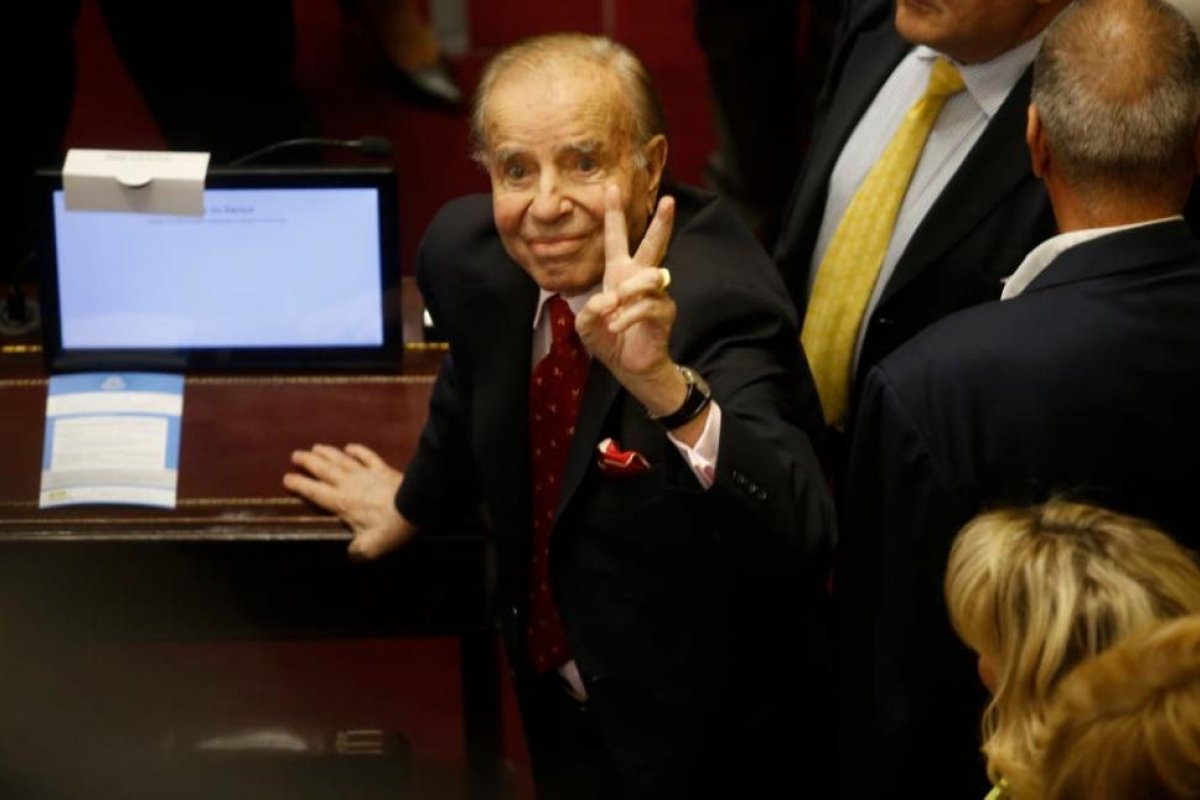 Buscan a un enfermero como sospechoso del robo del anillo del expresidente Carlos Menem