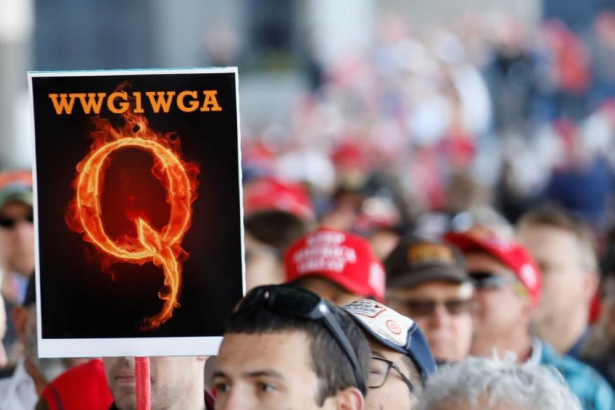 QAnon se vuelve global: el movimiento conspiracionista pro-Trump surge en Francia