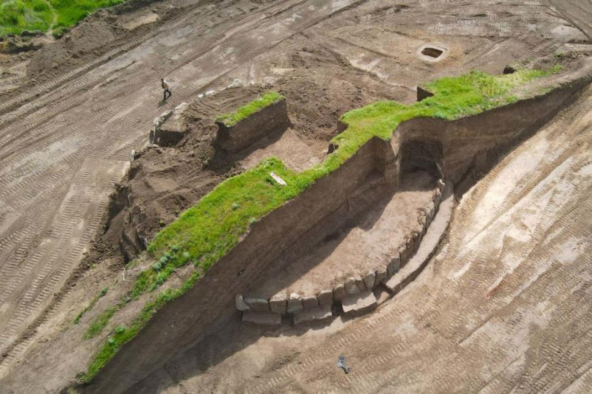 FOTO: Encuentran un monumento megalítico más antiguo que Stonehenge en Ucrania