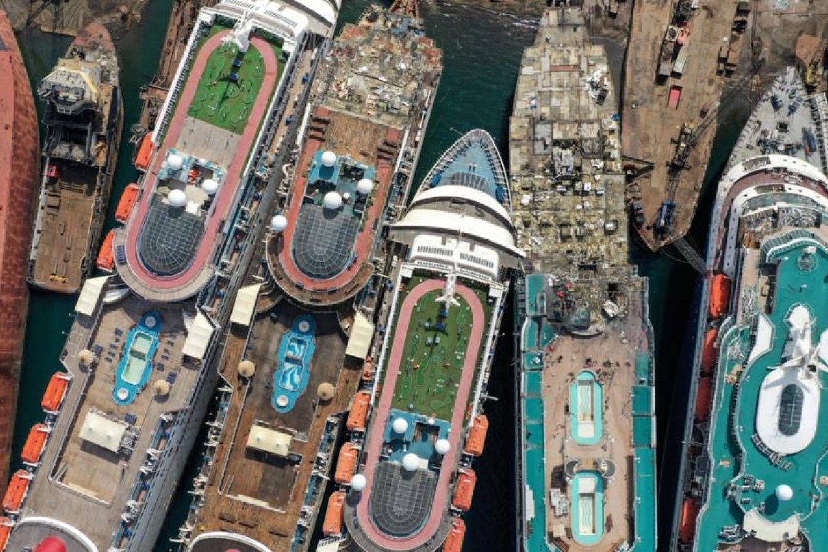 El desmantelamiento de enormes cruceros para convertirlos en chatarra se dispara en Turquía, tras la crisis del sector por el coronavirus