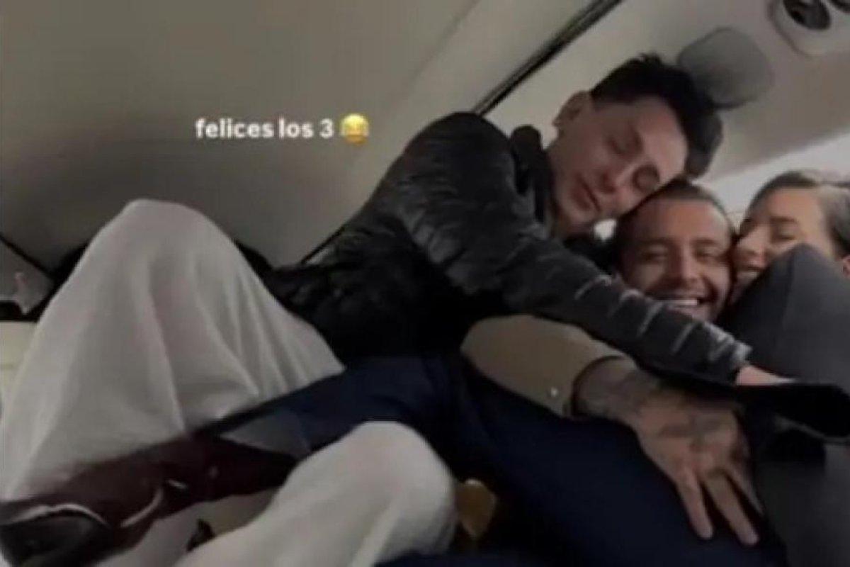 Ángela Aguilar y Nodal reafirman su amor con tiernas fotografías