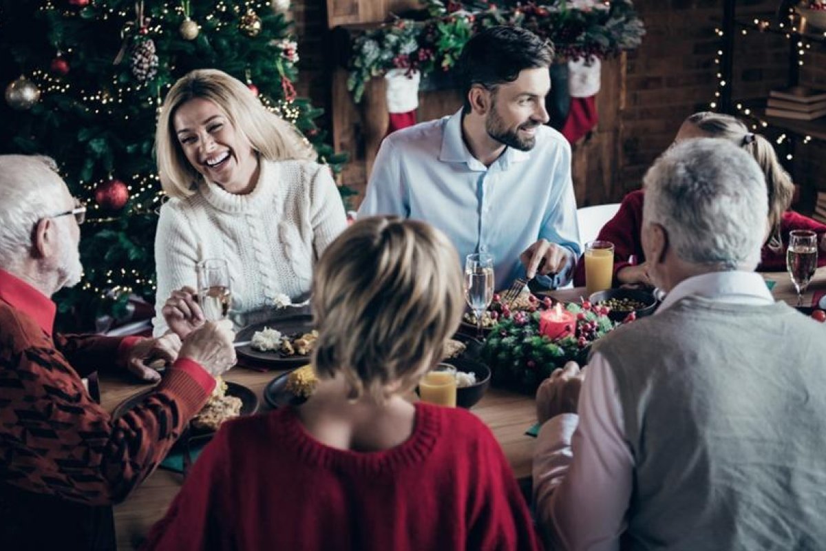 España planea una Navidad con comidas de seis personas y toque de queda