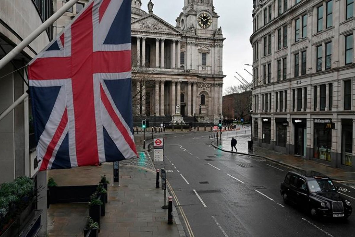 Johnson expone su plan de cuatro pasos para liberar a Inglaterra del confinamiento