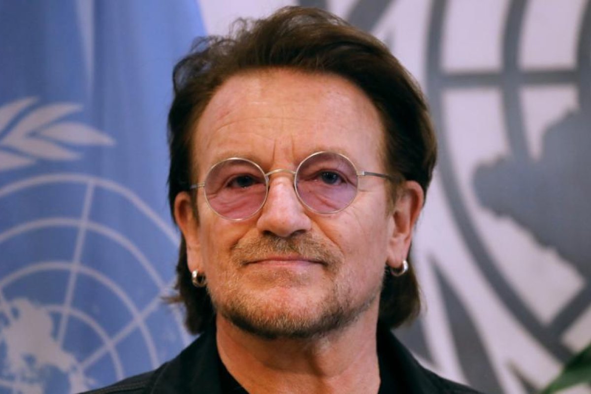 Bono admite que está "avergonzado" por la música de U2