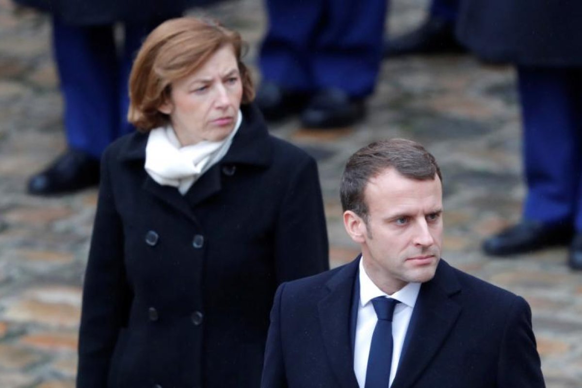 El Gobierno francés pide sancionar a los militares firmantes de la carta abierta a Macron que advierte sobre una "guerra civil"