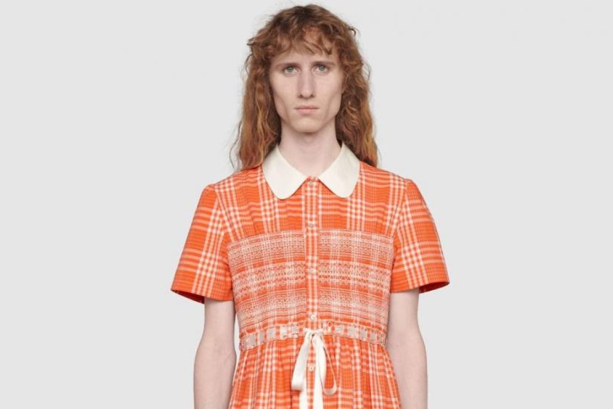 Gucci lanza un vestido para hombre por 2.600 dólares para combatir "estereotipos tóxicos"