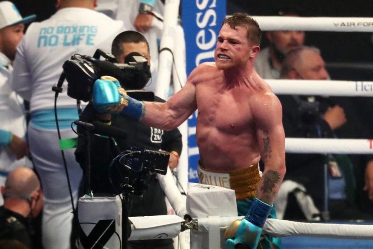 "Viva México": Las redes estallan tras la derrota de Saunders por nocaut técnico ante 'Canelo' Álvarez