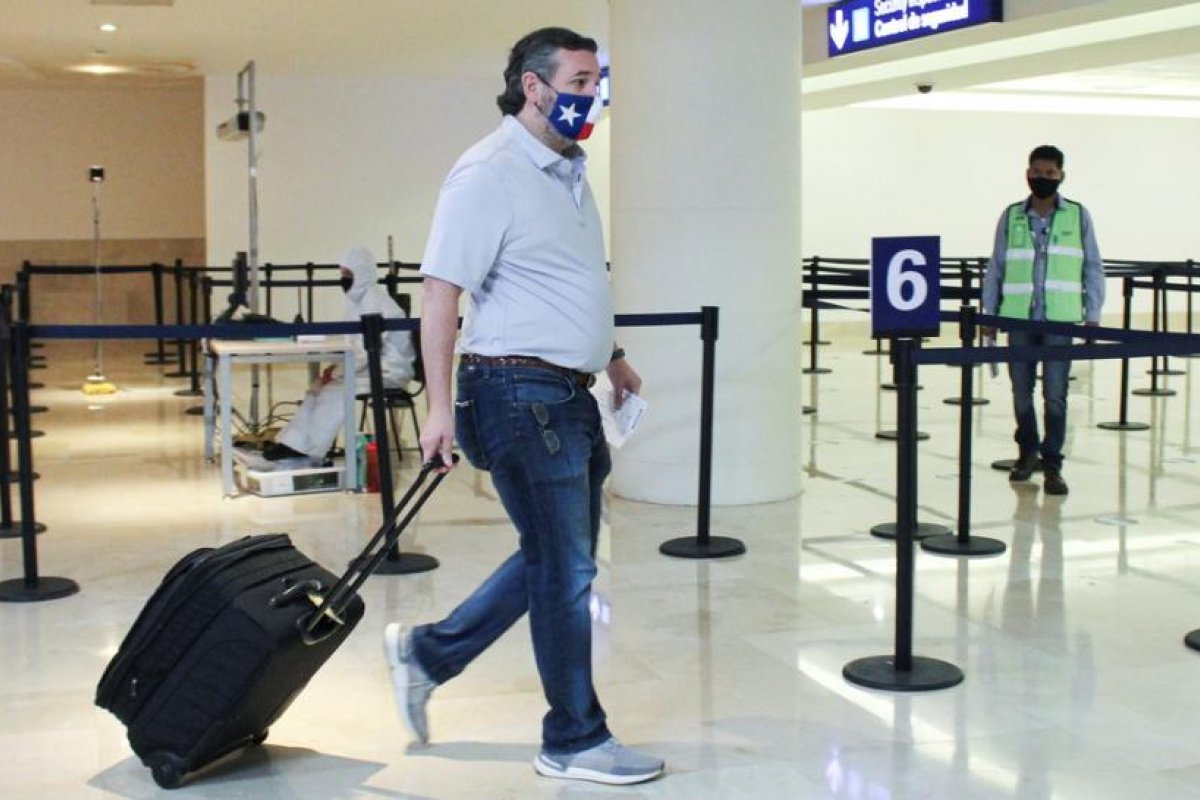 "Se están muriendo": el senador Ted Cruz afronta críticas por irse a Cancún en plena tormenta invernal en Texas