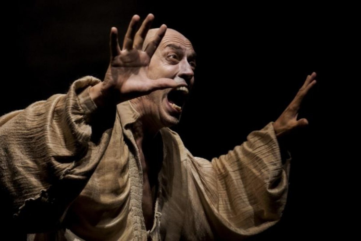 Un descomunal Pompeyo Audivert abre las puertas de "Habitación Macbeth"