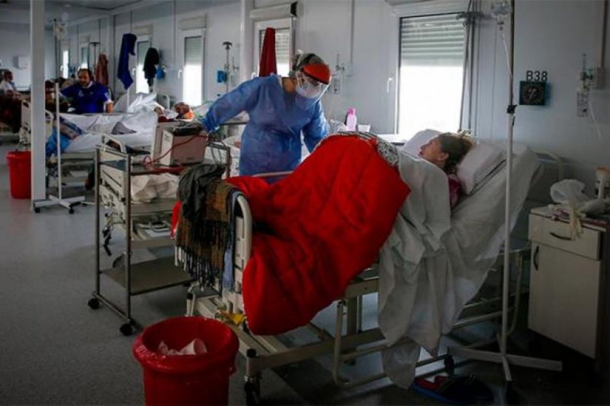 Coronavirus en Argentina: cae el promedio de casos y los infectados activos