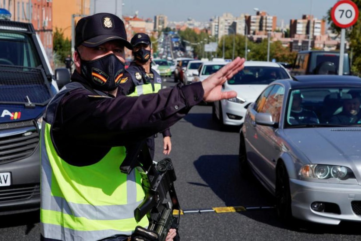 Desalojan en España una fiesta de 'influencers' con más de 40 personas reunidas, en medio de la segunda ola de casos de coronavirus