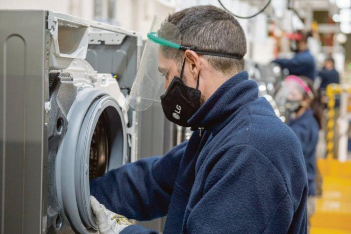 La industria, en recuperación pero con suba de costos