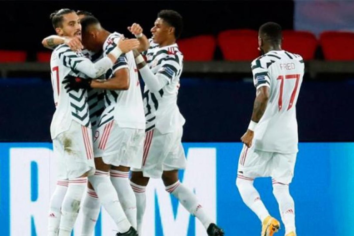 Manchester United acertó sobre el final y amargó al PSG