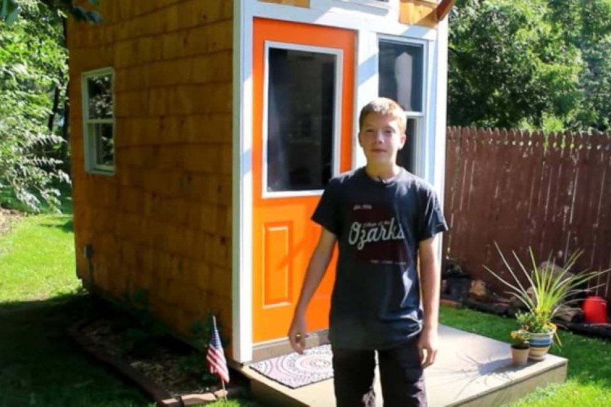 Espíritu emprendedor: un niño de 12 años construyó su propia casa por 1500 dólares