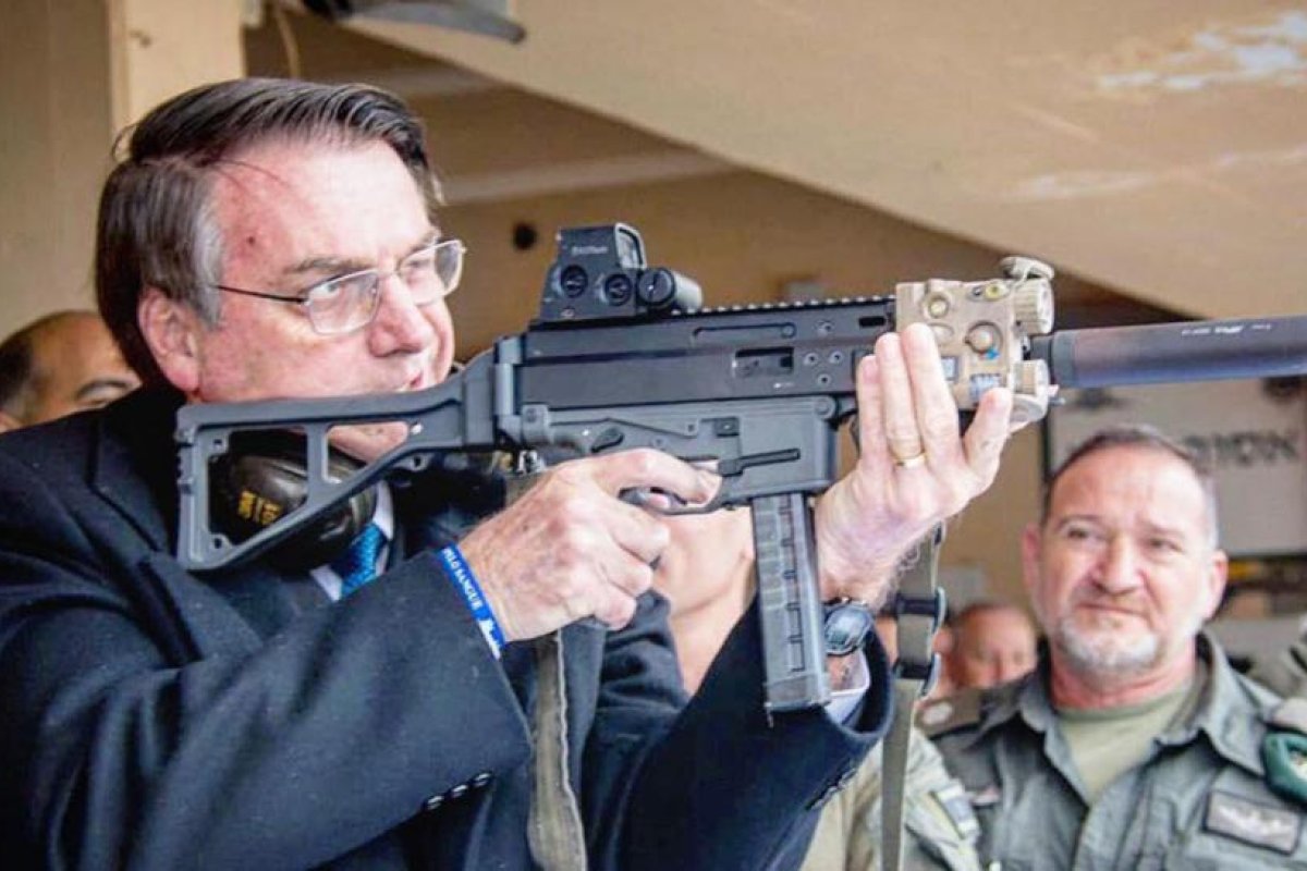 ¿Milicias bolsonaristas en el horizonte?: Alerta en Brasil tras flexibilizar el presidente por decreto el uso de armas