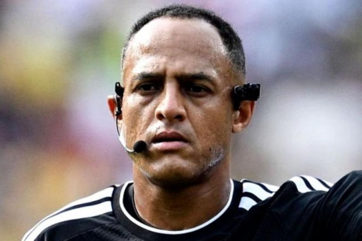 Ismail Elfath: Árbitro Polémico de la Semifinal Argentina vs. Inglaterra