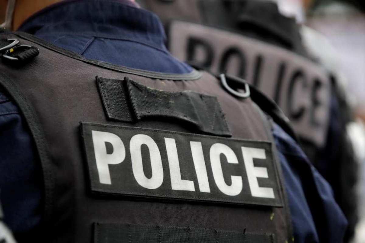 Ataque con cuchillo deja a una policía herida de gravedad en Francia