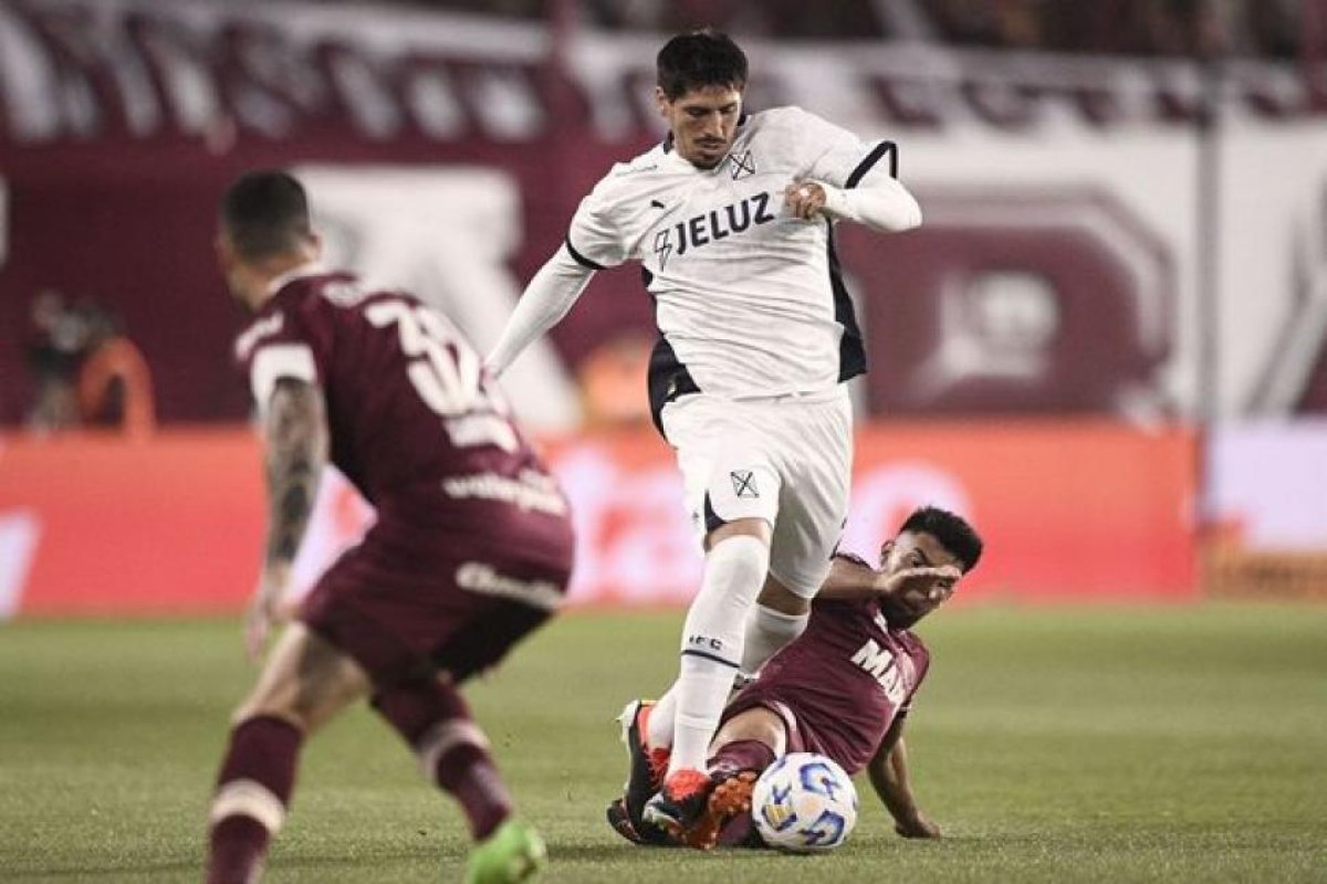 Independiente y Lanús se enfrentan en el Torneo Apertura: horario y formaciones