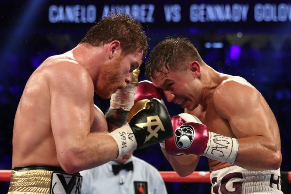 'Canelo' Álvarez no descarta la posibilidad de la esperada trilogía contra Golovkin tras exhibirse ante Smith