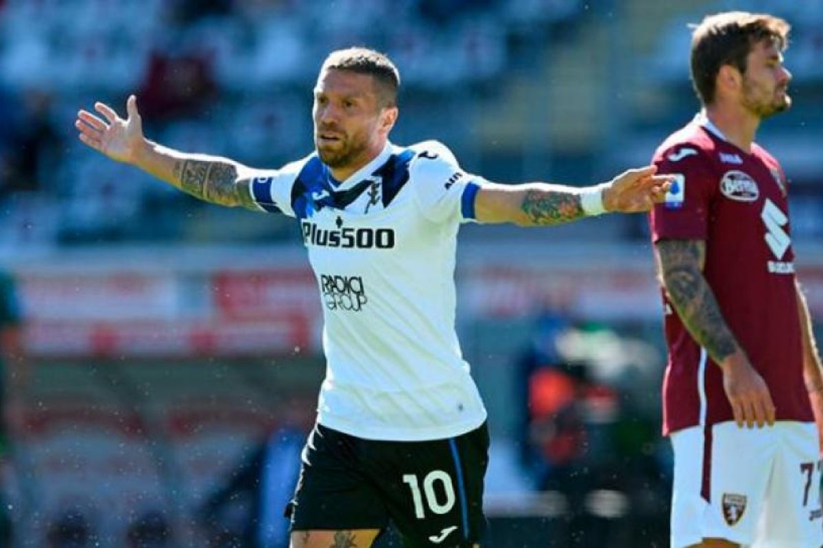 Atalanta le ganó al Torino con gol del Papu Gómez