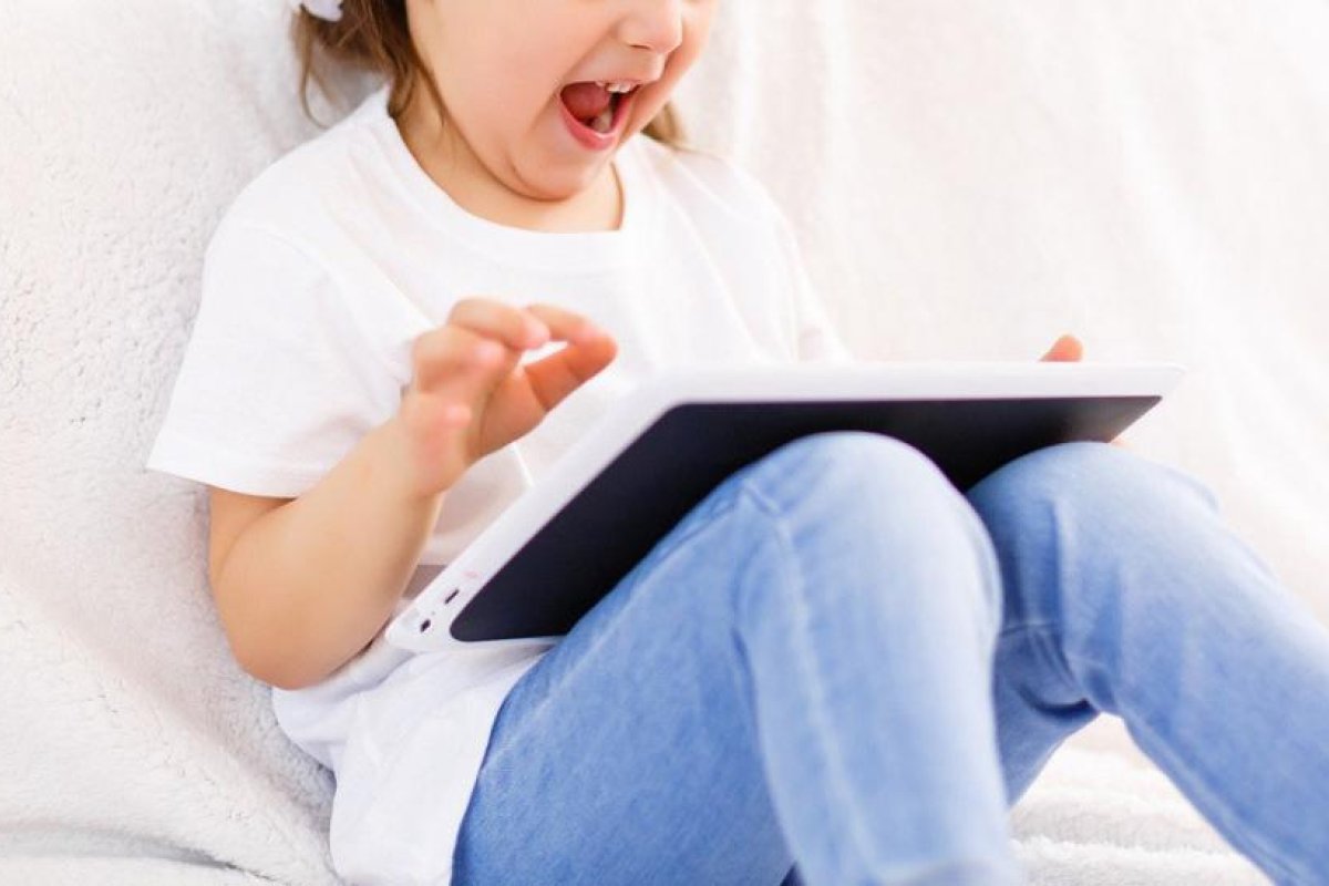 Una niña de 8 años descubre un 'lifehack' para simular un problema de Zoom y saltarse las clases virtuales