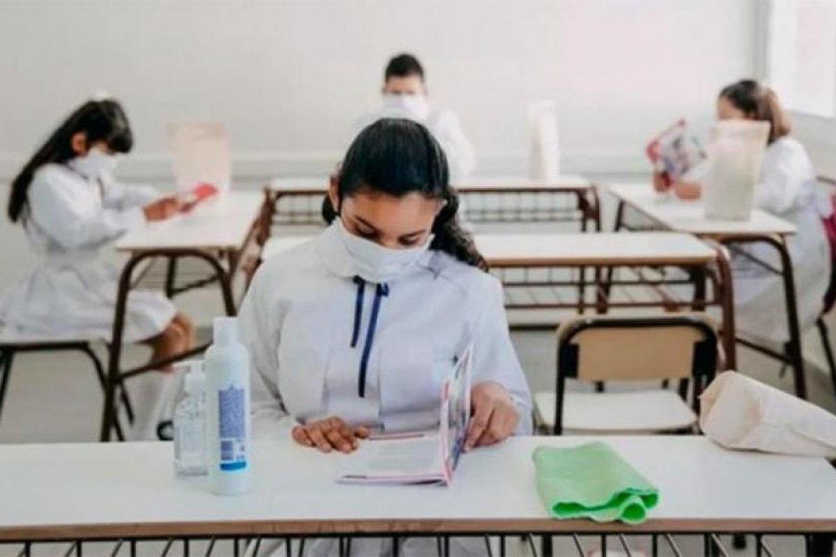 Los alumnos de último año volverían a clase por tandas y rendirán un examen