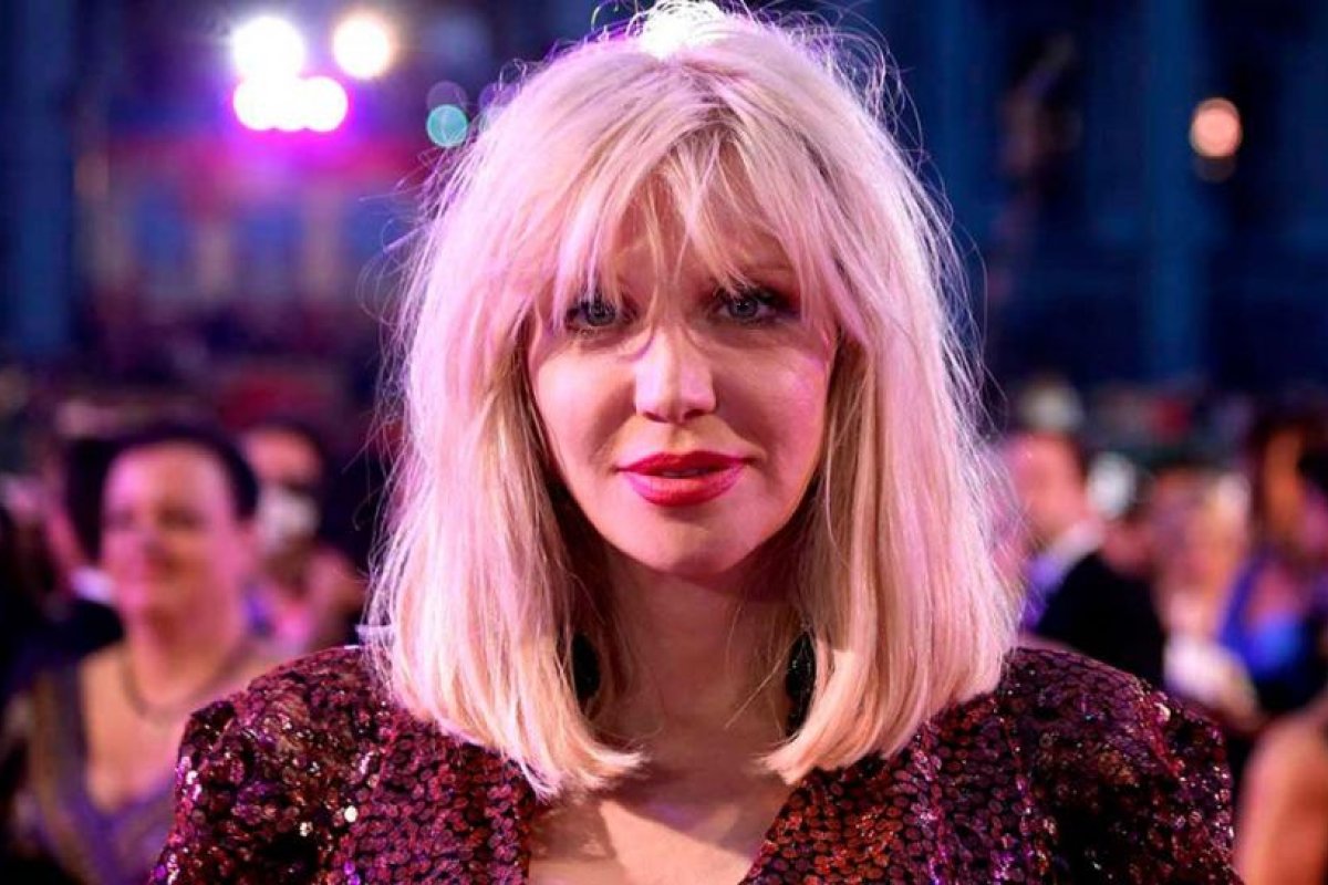 Courtney Love Aviva Rumores sobre Reunión de Hole en Redes Sociales