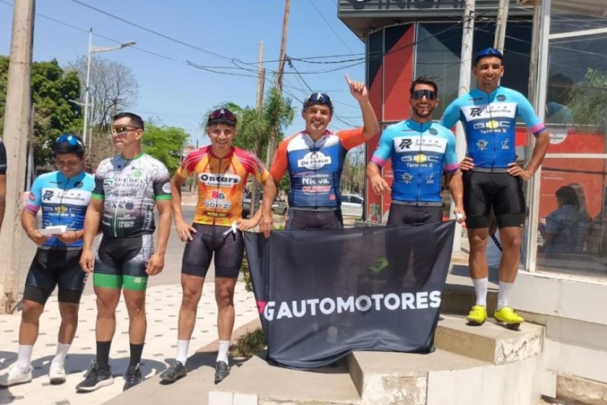 Competencia de ciclismo "Doble Difunta Correa" en Ruta Nacional 64