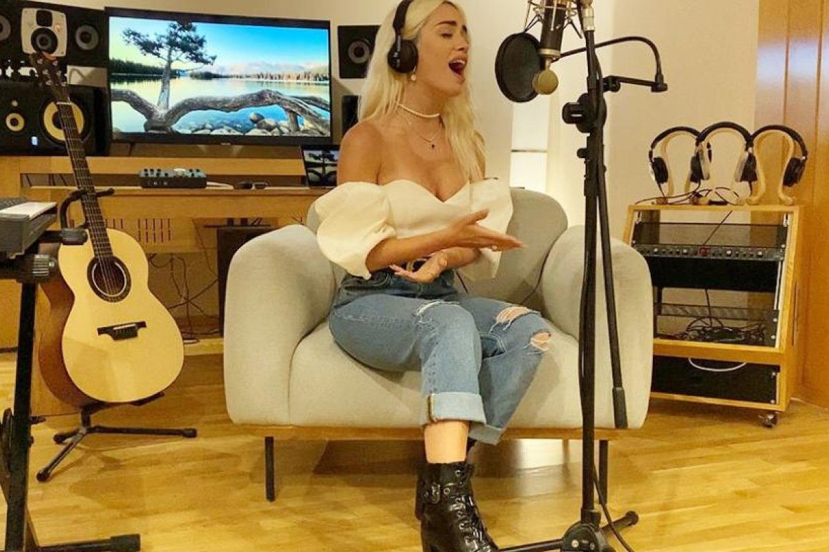 Lali Espósito, nominada como "artista social del año" en los Latin American Music Awards