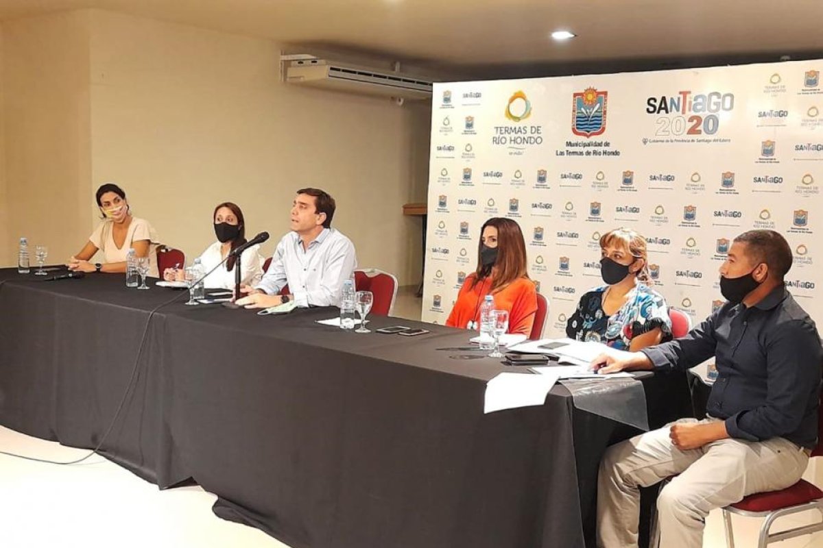 Encuentro del intendente Jorge Mukdise con empresarios del rubro hotelero para la implementación de los protocolos sanitarios