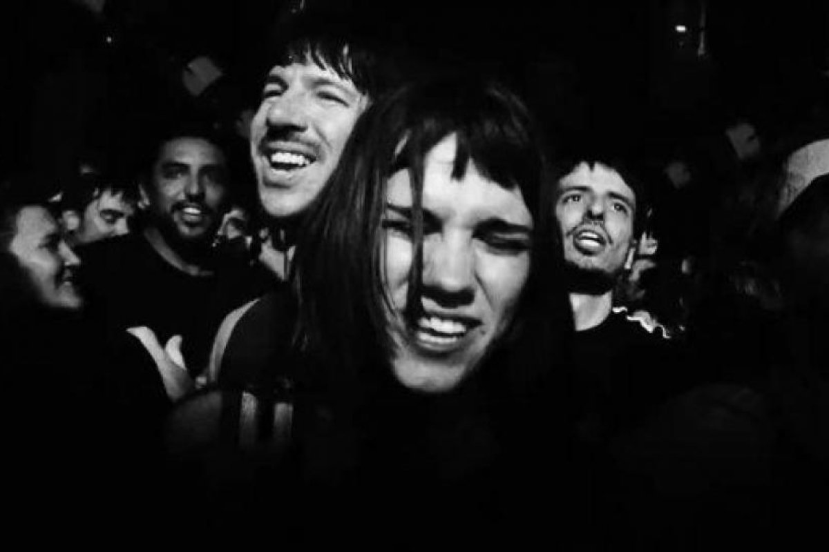 Bestia Bebé lanza su nuevo álbum "Yendo Rápido a Ningún Lugar"