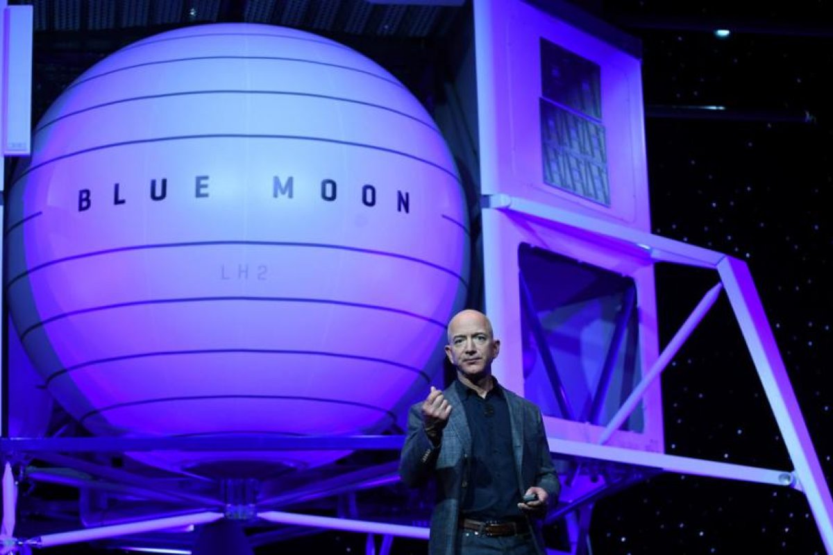Blue Origin protesta por la concesión de un contrato multimillonario a SpaceX para llevar astronautas a la Luna