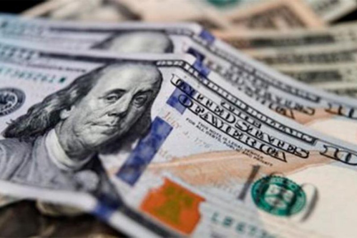 Sube el dólar blue y marca un nuevo récord
