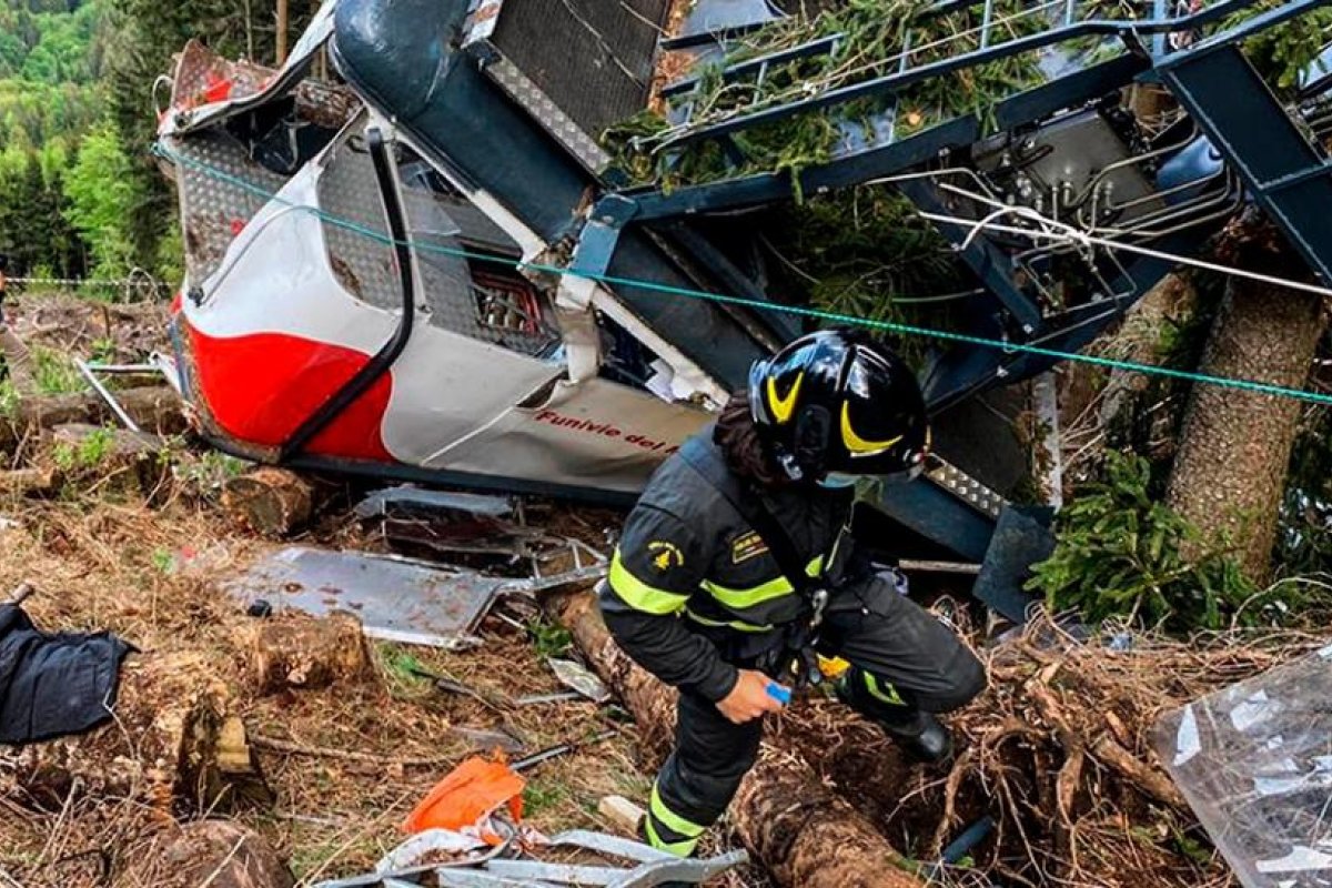 Catorce muertos y un niño grave al caer un teleférico en Italia