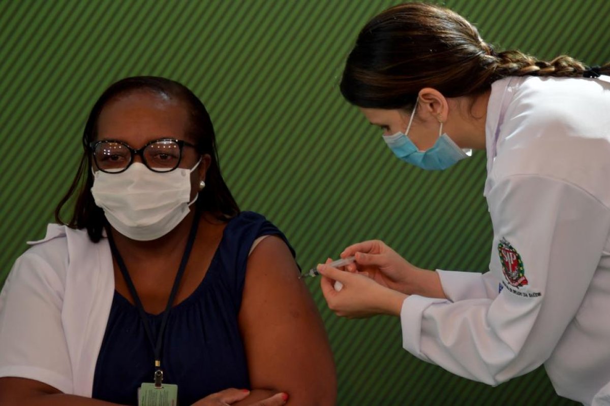Coronavirus: en medio de un conflicto político, Brasil adelanta su campaña de vacunación