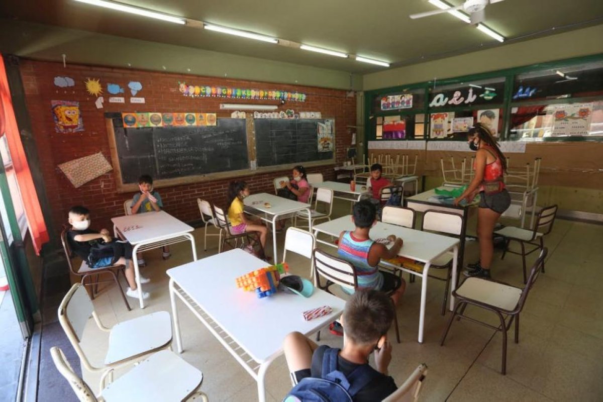 El gobierno porteño advierte que podría descontar el día a los docentes que no vayan a las escuelas