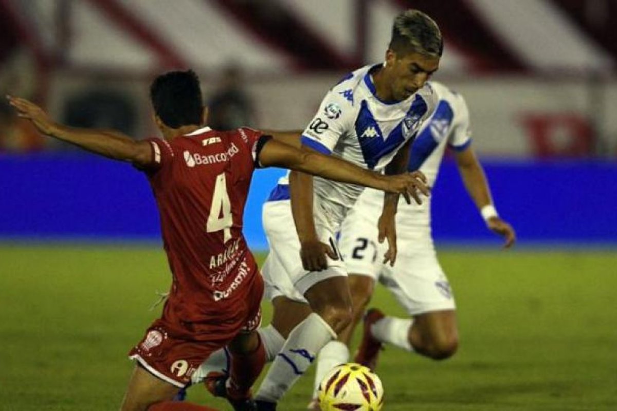 Vélez, uno de los candidatos, pone primera ante Huracán en Liniers