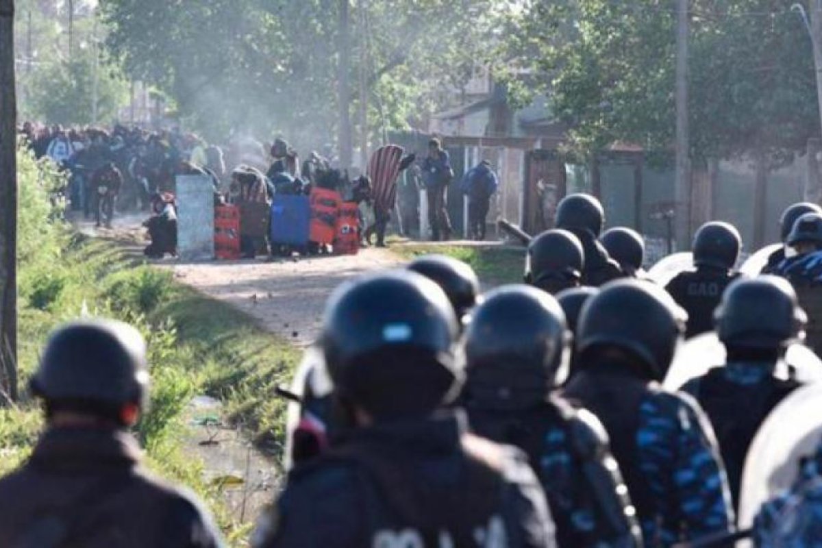 Violento desalojó del predio de Guernica con más de 30 detenidos