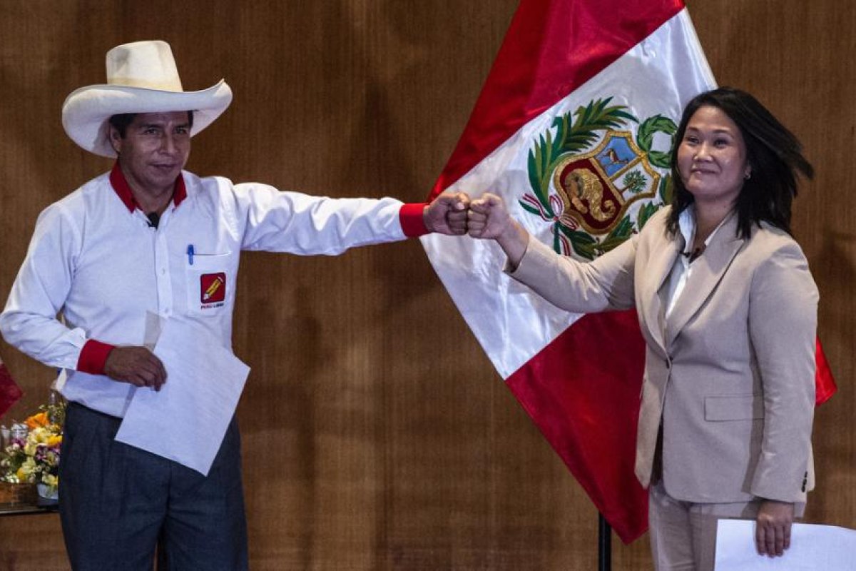 La última encuesta antes de las presidenciales en Perú arroja un empate técnico entre Castillo y Fujimori