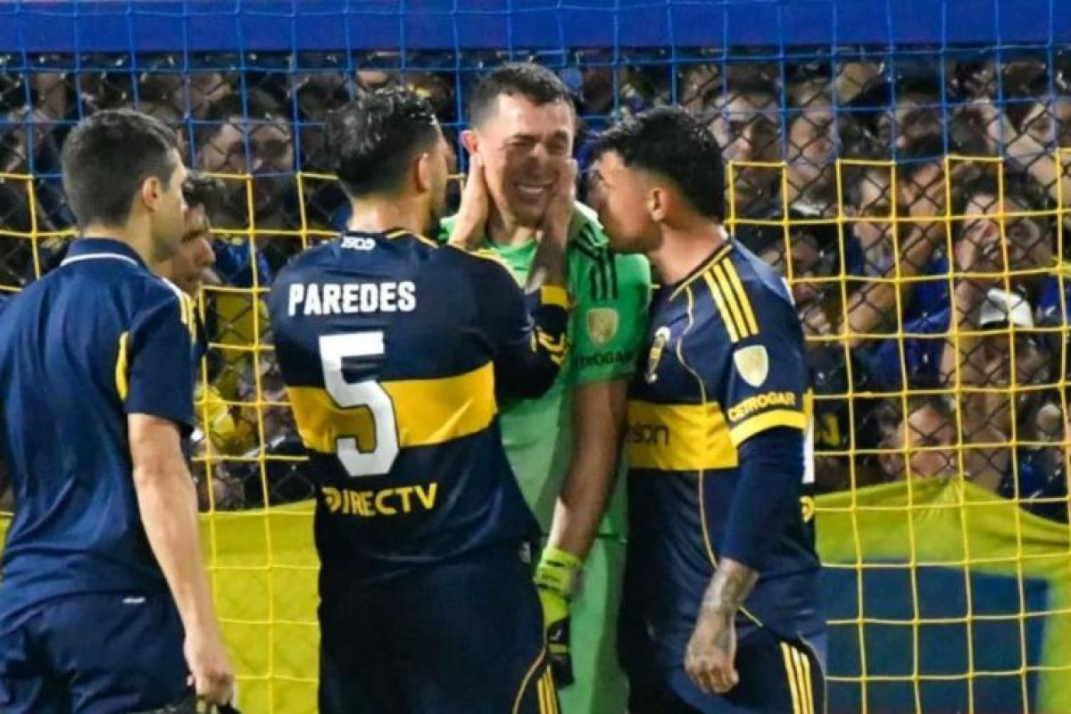 Marchesín sufre grave lesión en la rodilla durante el partido contra Barcelona