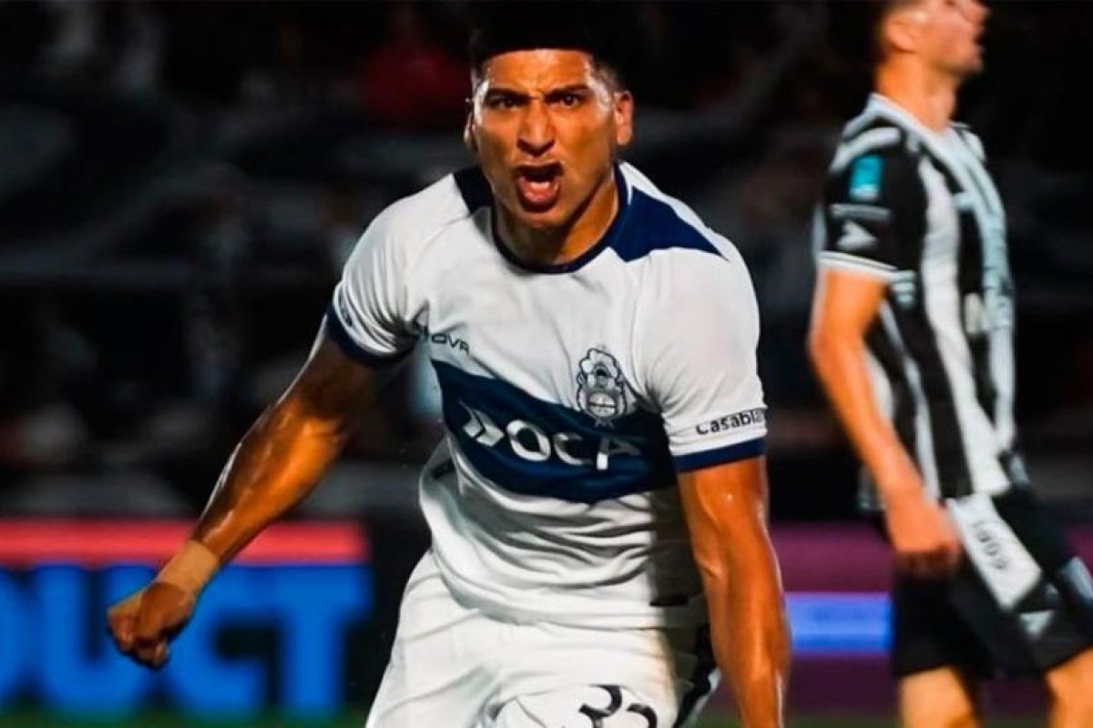 Gimnasia de La Plata logra victoria crucial en Mendoza por 1-0