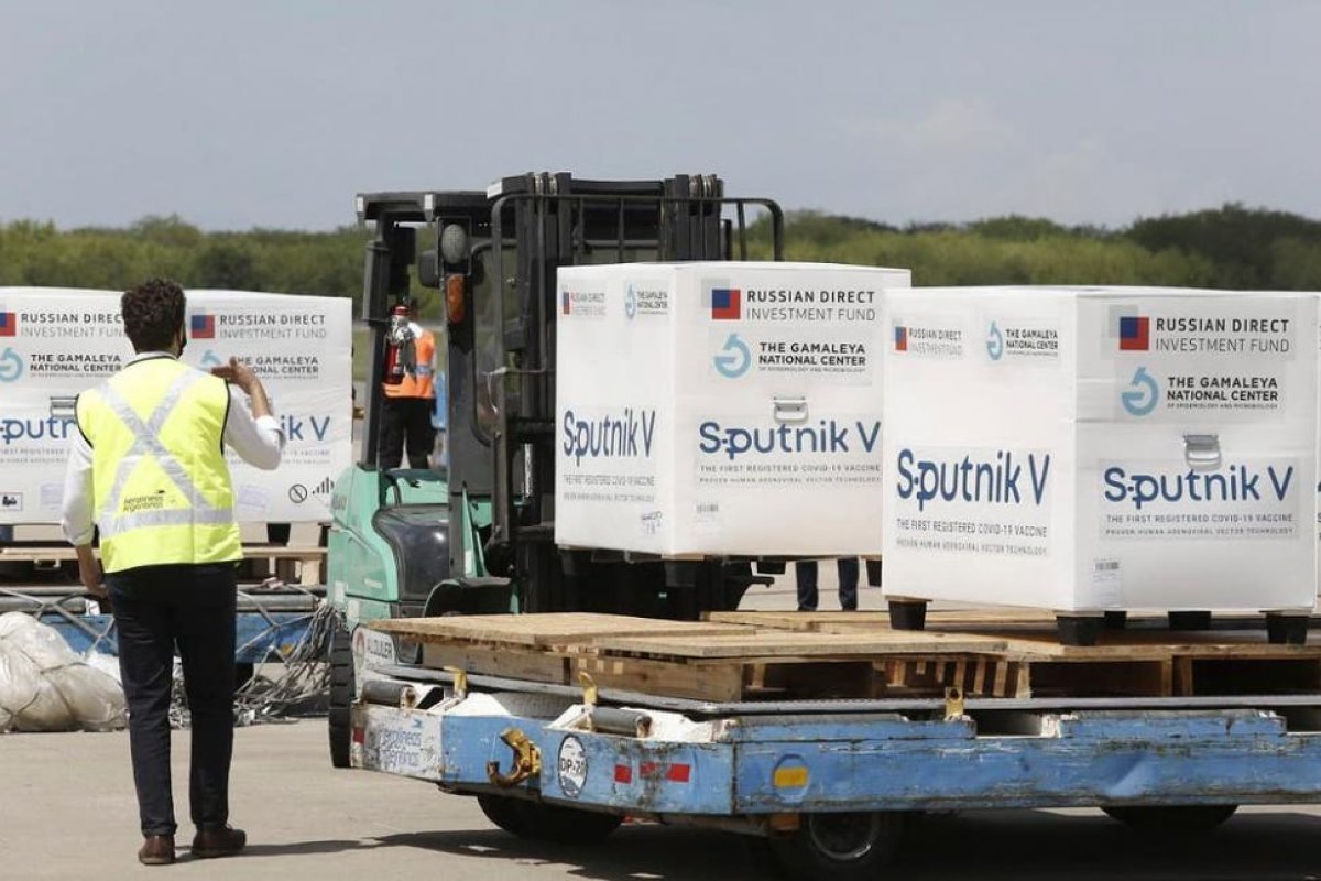 Sputnik V: Aerolíneas Argentinas todavía no confirmó la salida del próximo vuelo a Moscú