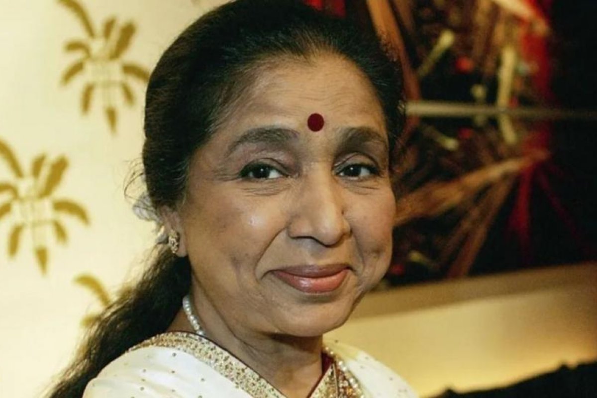 Fallece Asha Bhosle, icónica voz de Bollywood, a los 92 años