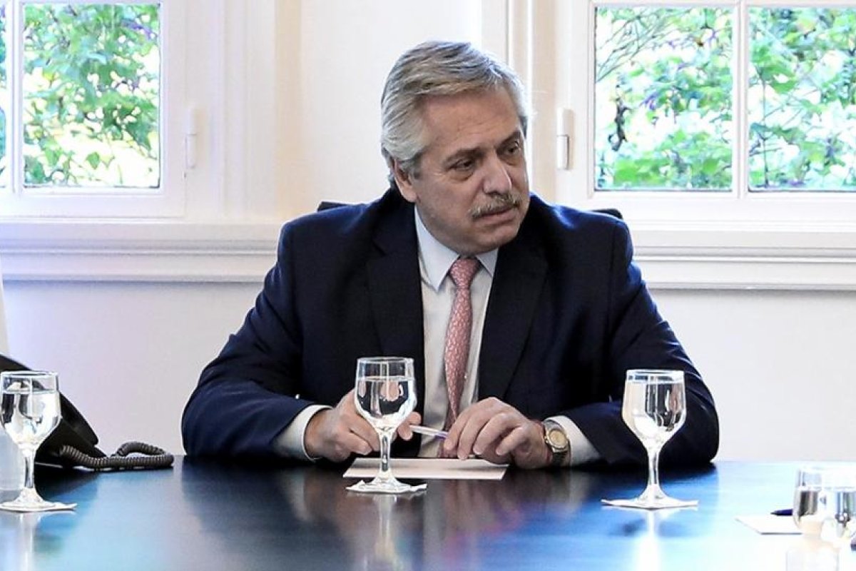 Fernández encabeza la firma de un acuerdo para fabricar más de mil coches de tren