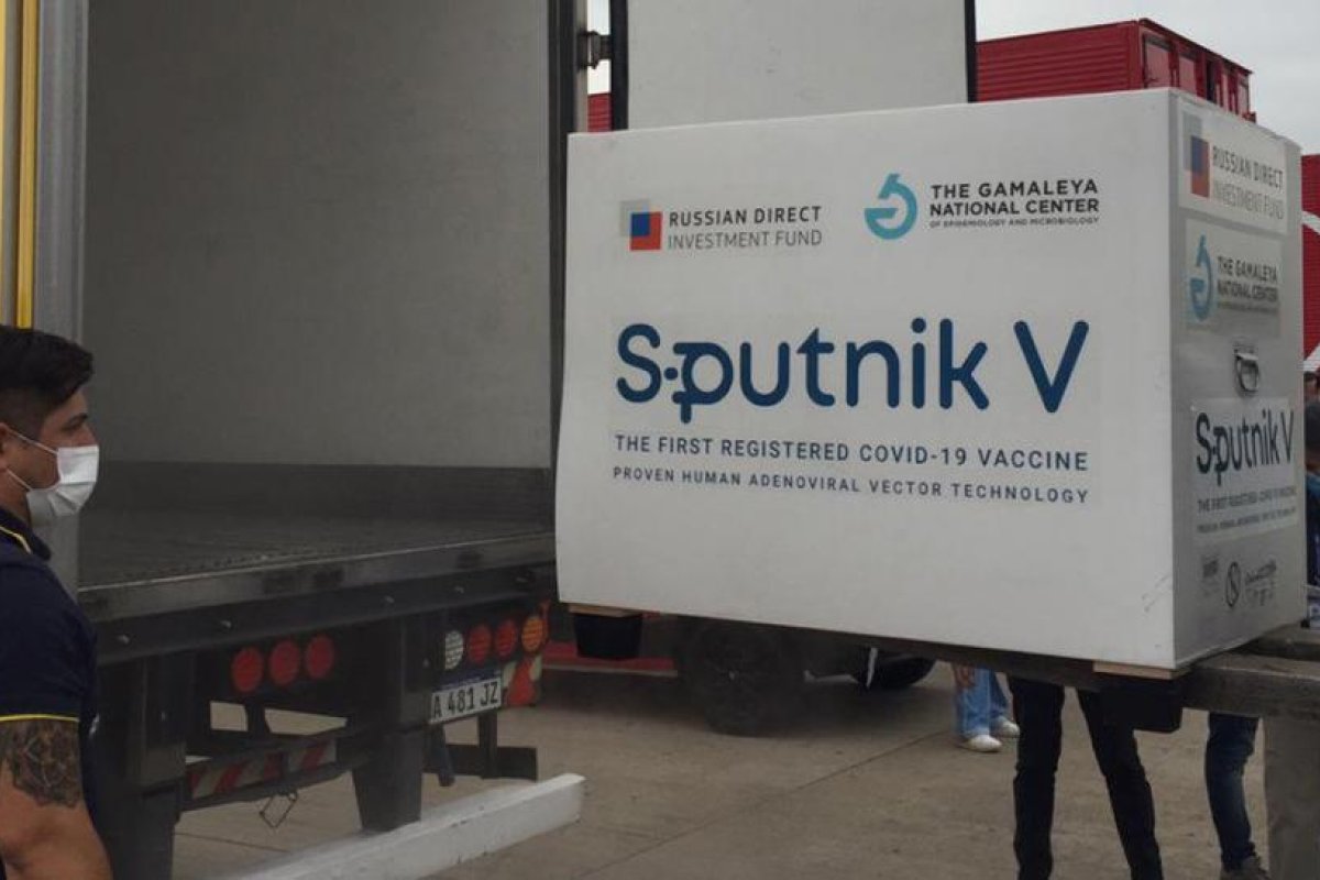 Aterriza en Buenos Aires el séptimo vuelo de Aerolíneas Argentinas con 330.000 dosis de la vacuna rusa Sputnik V