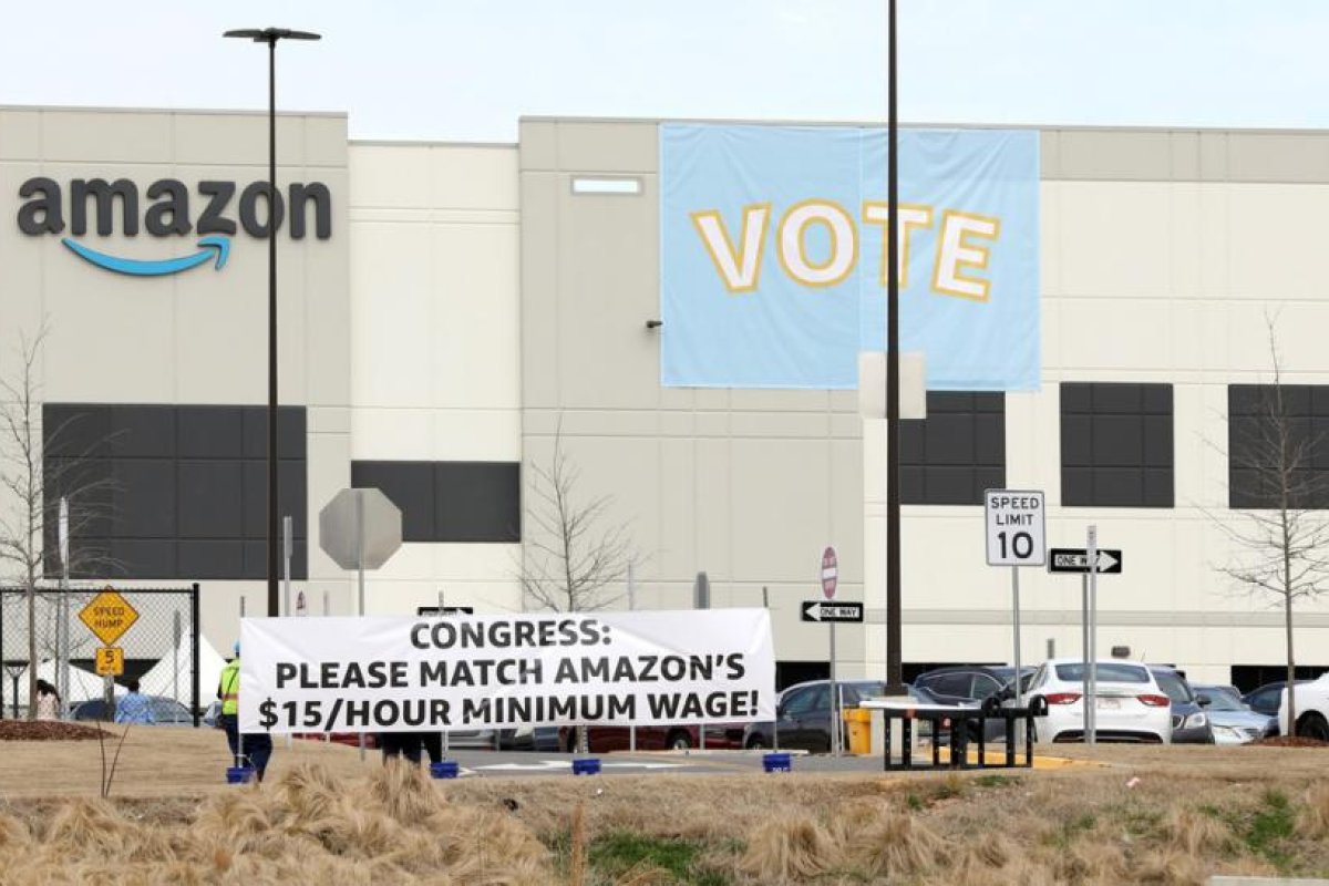 Empleados de una planta de Amazon en EE.UU. rechazan por mayoría abrumadora formar un sindicato de trabajadores