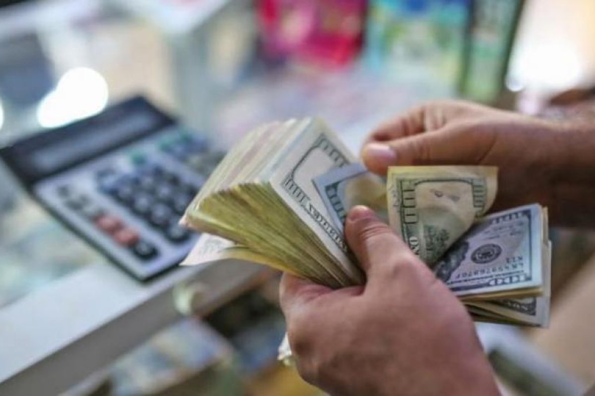 Octubre arrancó con el dólar blue a $147